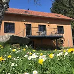 Hilltop Haven In Parlan